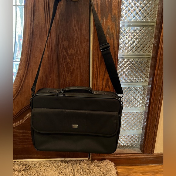 Laptop adjustable strap shoulder bag - Picture 1 of 2